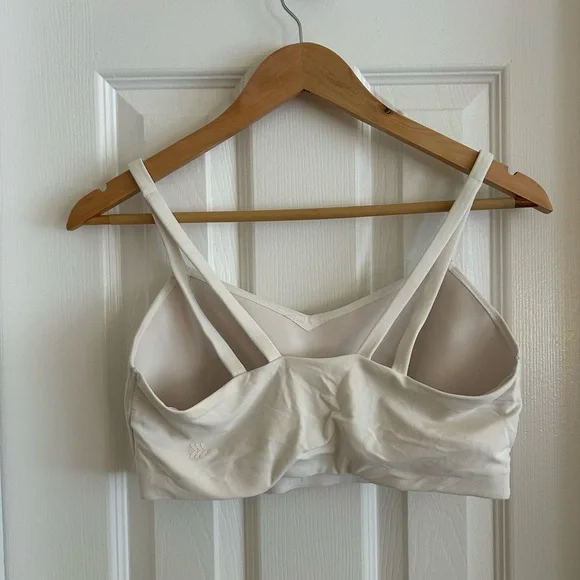 All in Motion Black and Cream Bra Set - Picture 3 of 11